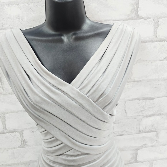 Adrianna Papell Silver Ruched Sheath Dress V Neck Cap Sleeve Cocktail Size 10 - Picture 2 of 9